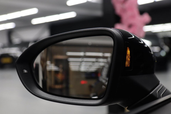 Volkswagen Golf 2.0 TSI R 4Motion PERFORMANCE /AKRA/PANO/HUD/IQ-LIGHT/H-K/BOMVOL