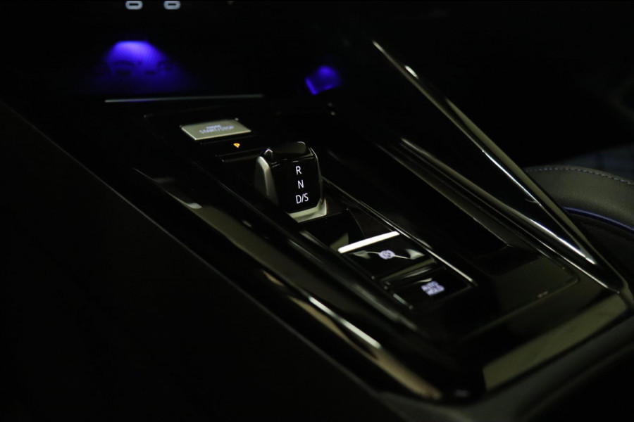 Volkswagen Golf 2.0 TSI R 4Motion PERFORMANCE /AKRA/PANO/HUD/IQ-LIGHT/H-K/BOMVOL