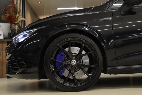 Volkswagen Golf 2.0 TSI R 4Motion PERFORMANCE /AKRA/PANO/HUD/IQ-LIGHT/H-K/BOMVOL