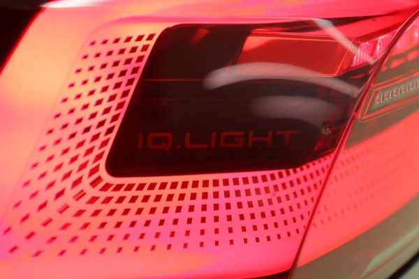 Volkswagen Golf 2.0 TSI R 4Motion PERFORMANCE /AKRA/PANO/HUD/IQ-LIGHT/H-K/BOMVOL