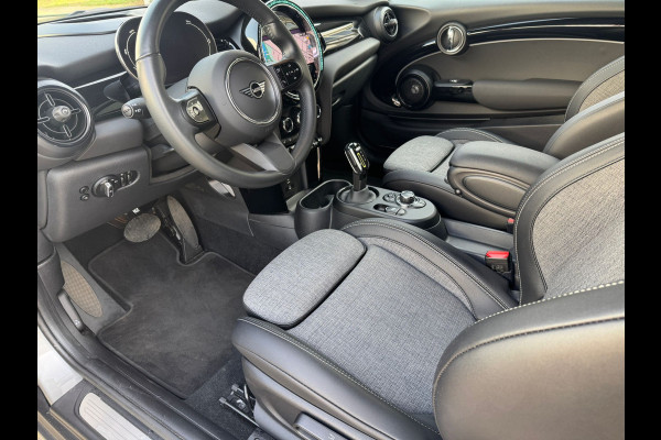 MINI Cooper SE Classic Head-Up Harman/Kardon Panoramadak Leder Sportstoel Neem contact op en we maken een afspraak!