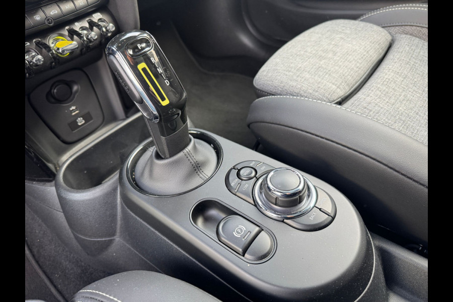 MINI Cooper SE Classic Head-Up Harman/Kardon Panoramadak Leder Sportstoel Neem contact op en we maken een afspraak!