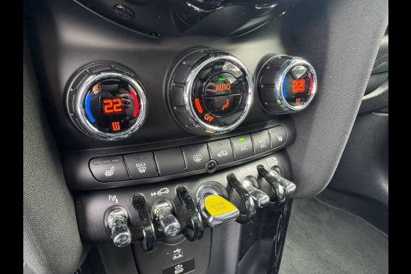 MINI Cooper SE Classic Head-Up Harman/Kardon Panoramadak Leder Sportstoel Neem contact op en we maken een afspraak!