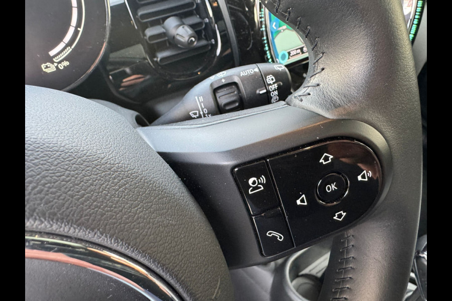 MINI Cooper SE Classic Head-Up Harman/Kardon Panoramadak Leder Sportstoel Neem contact op en we maken een afspraak!