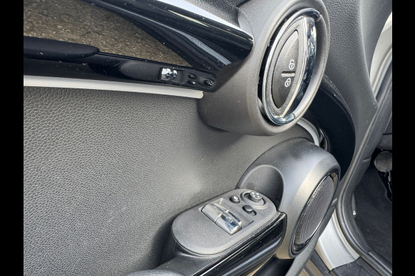 MINI Cooper SE Classic Head-Up Harman/Kardon Panoramadak Leder Sportstoel Neem contact op en we maken een afspraak!