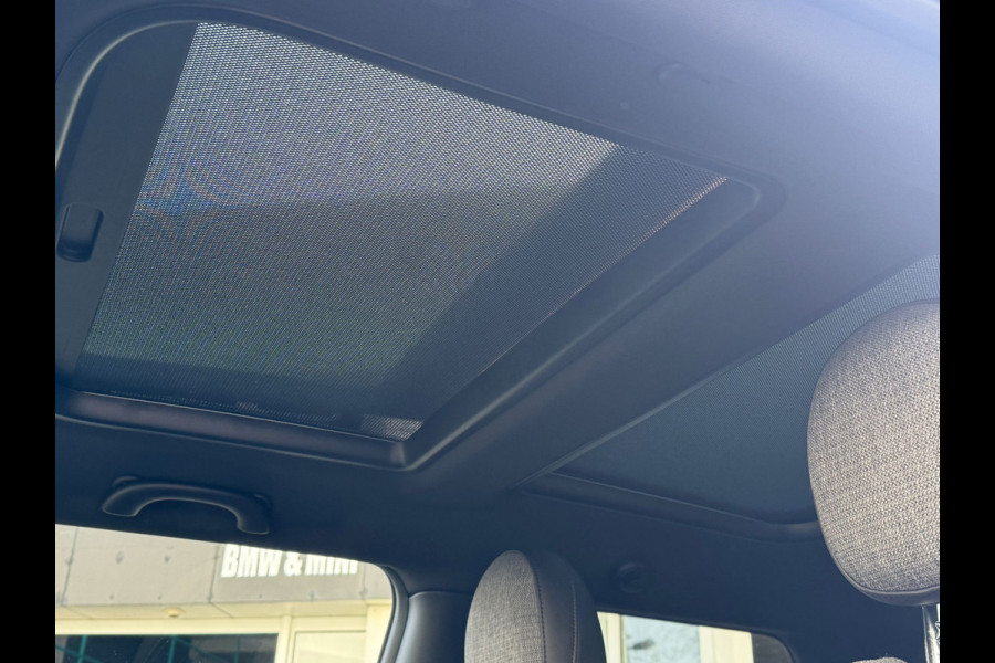 MINI Cooper SE Classic Head-Up Harman/Kardon Panoramadak Leder Sportstoel Neem contact op en we maken een afspraak!