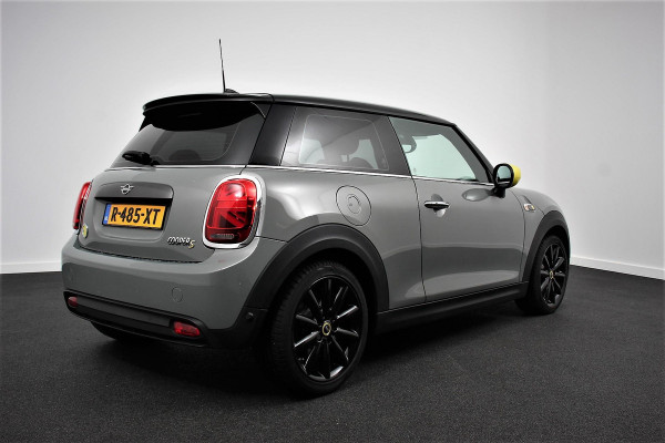 MINI Cooper Electric Charged 33 kWh | Leder | Climate Control | Cruise Control | Navigatie | Camera | Head up | Harman Kardon