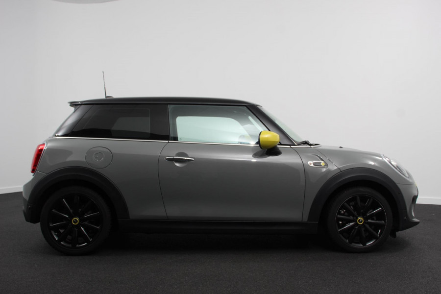 MINI Cooper Electric Charged 33 kWh | Leder | Climate Control | Cruise Control | Navigatie | Camera | Head up | Harman Kardon