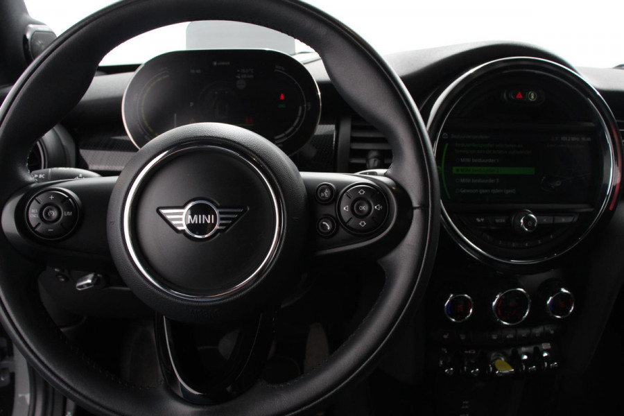 MINI Cooper Electric Charged 33 kWh | Leder | Climate Control | Cruise Control | Navigatie | Camera | Head up | Harman Kardon