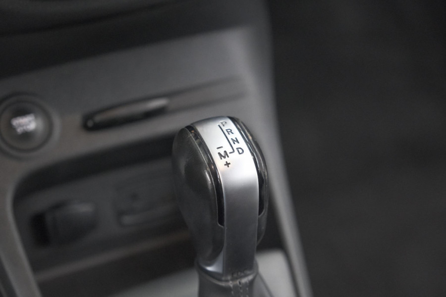 Renault Captur TCe 150 EDC Intens | Trekhaak | Navigatie | Parkeersensoren