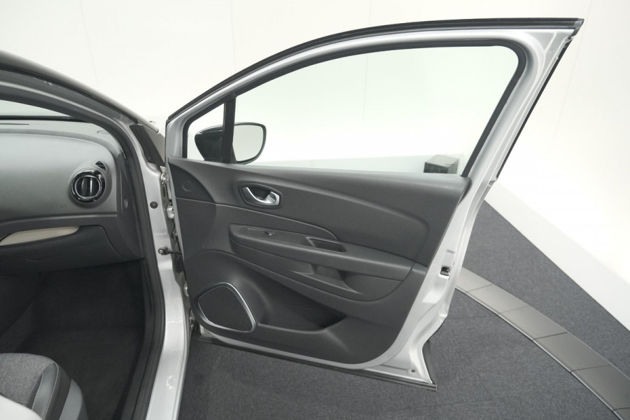 Renault Captur TCe 150 EDC Intens | Trekhaak | Navigatie | Parkeersensoren