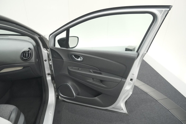 Renault Captur TCe 150 EDC Intens | Trekhaak | Navigatie | Parkeersensoren