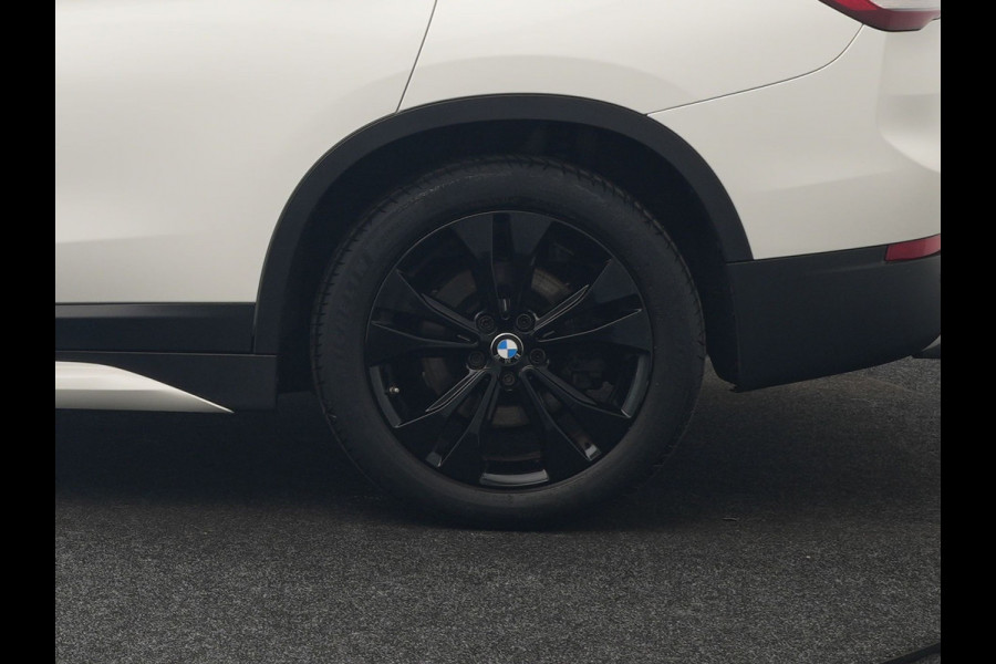 BMW X1 xDrive25e Sportline Plug In Hybrid 221pk Dealer O.H. PHEV | Trekhaak Afn. | Camera | Sportstoelen Memory & Verwarmd | Keyless | Sfeerverlichting | Adaptive LED | Cruise Control | Navigatie | DAB |