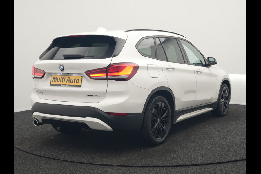 BMW X1 xDrive25e Sportline Plug In Hybrid 221pk Dealer O.H. PHEV | Trekhaak Afn. | Camera | Sportstoelen Memory & Verwarmd | Keyless | Sfeerverlichting | Adaptive LED | Cruise Control | Navigatie | DAB |