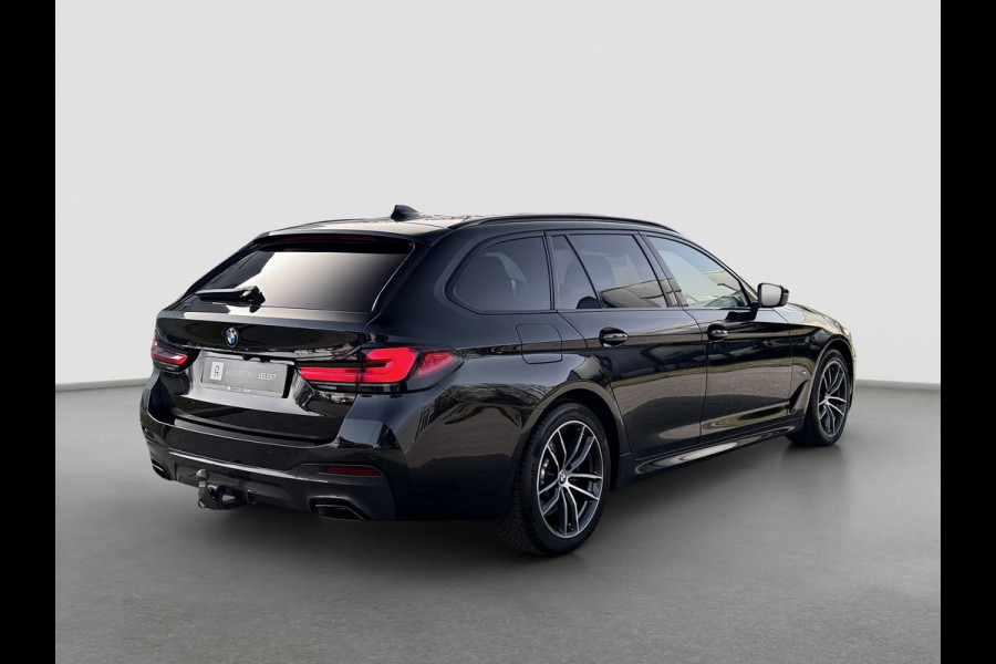 BMW 5 Serie Touring 530e xDrive | M-Sport | Pano | Trekhaak | Laser | Harman Kardon | Memory | Driving Ass. Pro | HUD | Keyless
