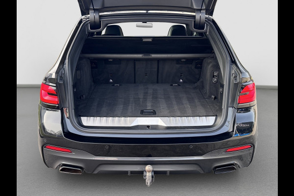 BMW 5 Serie Touring 530e xDrive | M-Sport | Pano | Trekhaak | Laser | Harman Kardon | Memory | Driving Ass. Pro | HUD | Keyless