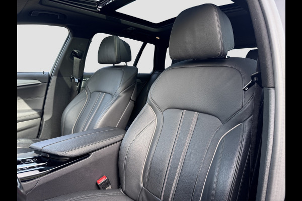 BMW 5 Serie Touring 530e xDrive | M-Sport | Pano | Trekhaak | Laser | Harman Kardon | Memory | Driving Ass. Pro | HUD | Keyless