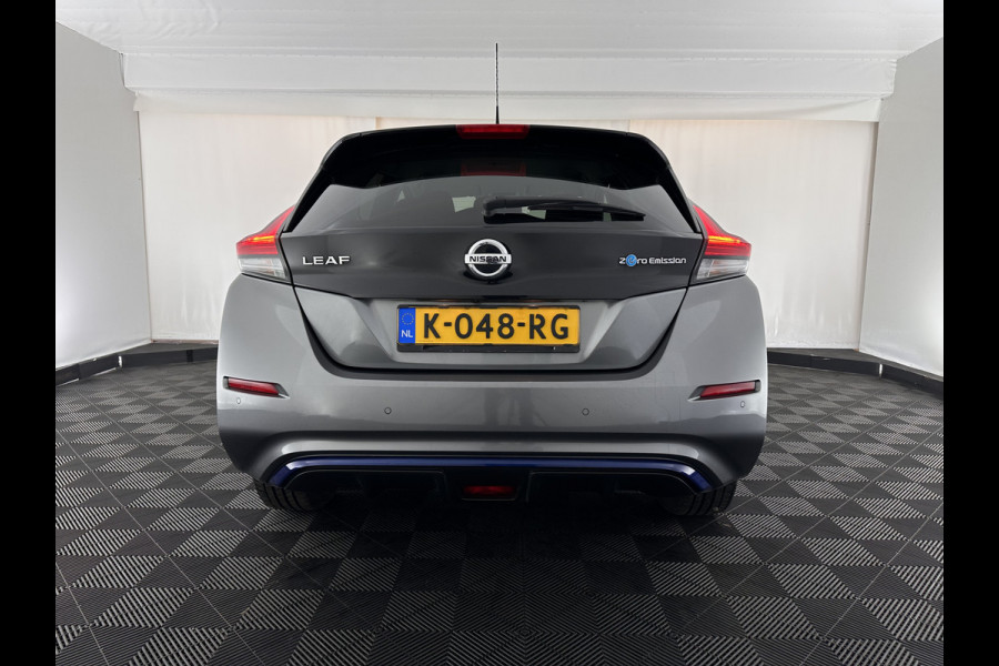 Nissan Leaf N-Connecta 40 kWh {SOH-90%} Aut. *HEAT-PUMP | ADAPTIVE-CRUISE | NAVI-FULLMAP | TOPVIEW | KEYLESS | BLINDSPOT |  DIGI-COCKPIT | HEATED-COMFORTSEATS | DAB | PRIVACYGLASS | ECC | PDC | CARPLAY | 17"ALU*