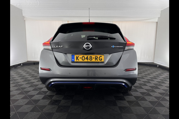 Nissan Leaf N-Connecta 40 kWh {SOH-90%} Aut. *HEAT-PUMP | ADAPTIVE-CRUISE | NAVI-FULLMAP | TOPVIEW | KEYLESS | BLINDSPOT |  DIGI-COCKPIT | HEATED-COMFORTSEATS | DAB | PRIVACYGLASS | ECC | PDC | CARPLAY | 17"ALU*