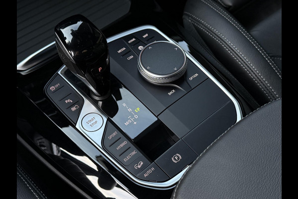 BMW X3 xDrive30e M SPORT | PANORAMA | TREKHAAK | HEAD UP | 21" LM VELGEN | SIDE ASSIST |