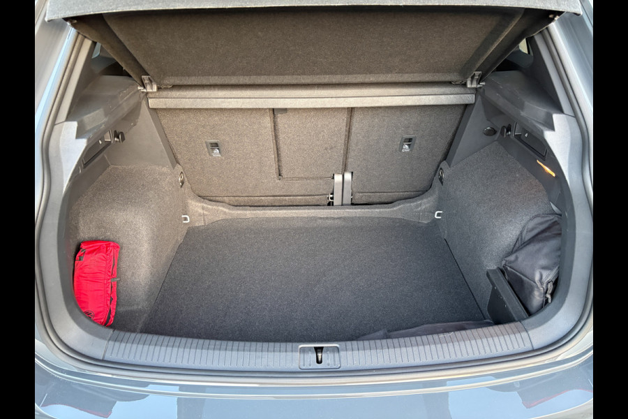 Volkswagen Tiguan 1.5 TSI R-Line Business+ | Keyless | Camera | Elk-A-klep | IQ light | Prijs Rijklaar!!