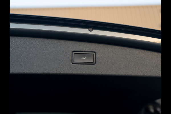 Volkswagen Tiguan 1.5 TSI R-Line Business+ | Keyless | Camera | Elk-A-klep | IQ light | Prijs Rijklaar!!