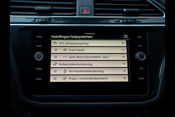 Volkswagen Tiguan 1.5 TSI R-Line Business+ | Keyless | Camera | Elk-A-klep | IQ light | Prijs Rijklaar!!