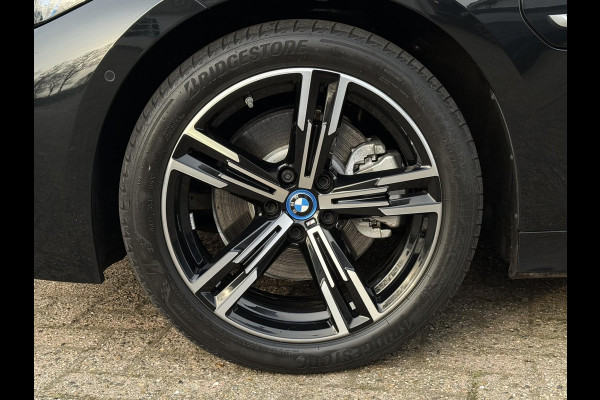 BMW 3 Serie Touring 330e M SPORT LCI | DRIVING PROFF. | TREKHAAK | CAMERA | LEDER |