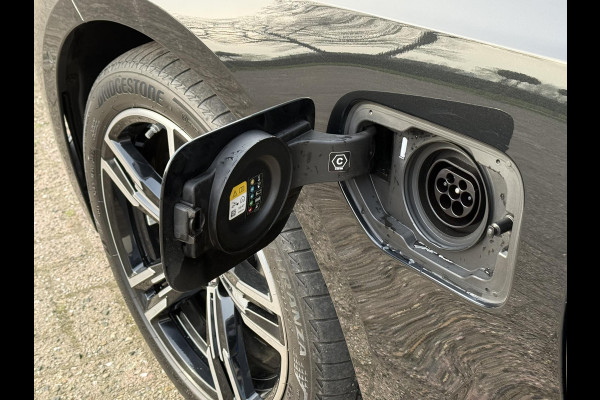 BMW 3 Serie Touring 330e M SPORT LCI | DRIVING PROFF. | TREKHAAK | CAMERA | LEDER |