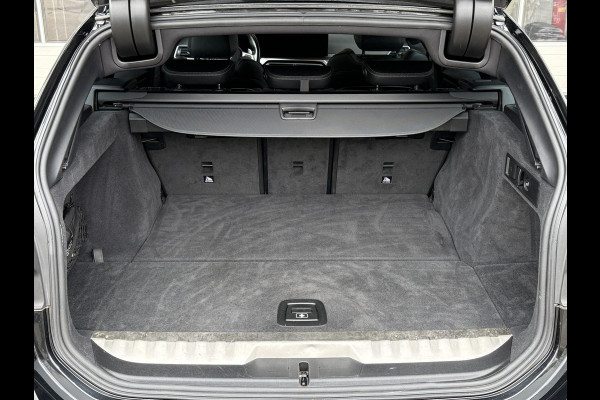 BMW 3 Serie Touring 330e M SPORT LCI | DRIVING PROFF. | TREKHAAK | CAMERA | LEDER |
