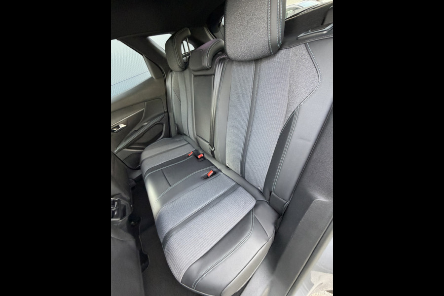 Peugeot 3008 225pk HYbrid Allure Pack (Camera - Keyless Entry - LED - 19"- Adaptieve Cruise Controle - Automatische Airco - Navigatie)