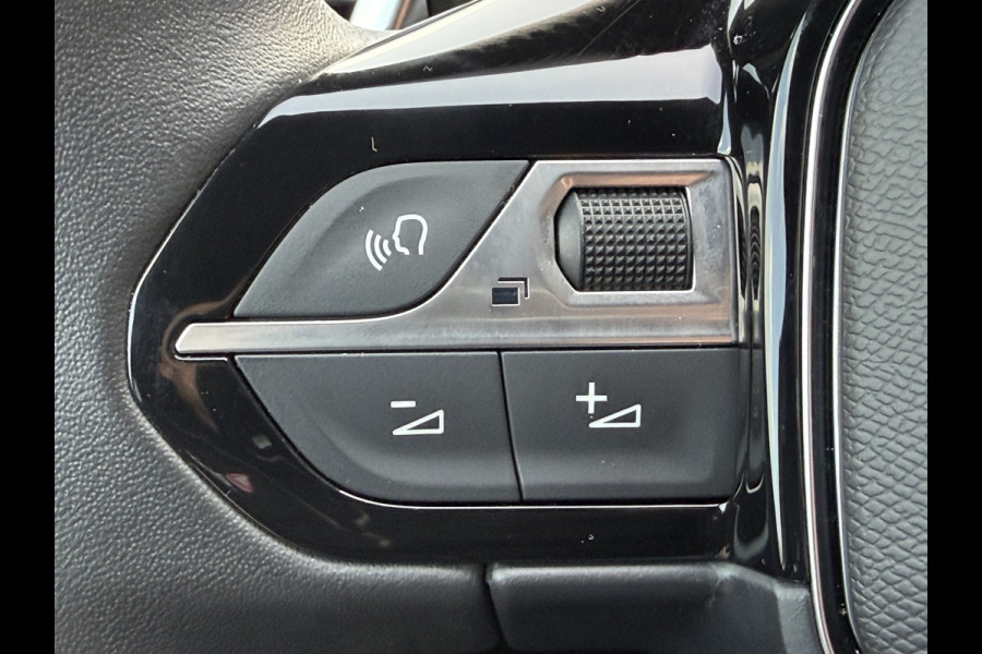 Peugeot 3008 225pk HYbrid Allure Pack (Camera - Keyless Entry - LED - 19"- Adaptieve Cruise Controle - Automatische Airco - Navigatie)