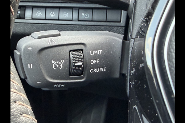 Peugeot 3008 225pk HYbrid Allure Pack (Camera - Keyless Entry - LED - 19"- Adaptieve Cruise Controle - Automatische Airco - Navigatie)
