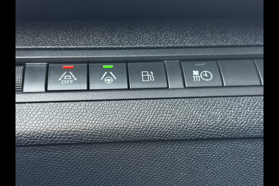Peugeot 3008 225pk HYbrid Allure Pack (Camera - Keyless Entry - LED - 19"- Adaptieve Cruise Controle - Automatische Airco - Navigatie)