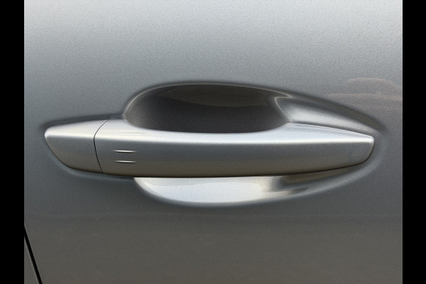 Peugeot 3008 225pk HYbrid Allure Pack (Camera - Keyless Entry - LED - 19"- Adaptieve Cruise Controle - Automatische Airco - Navigatie)
