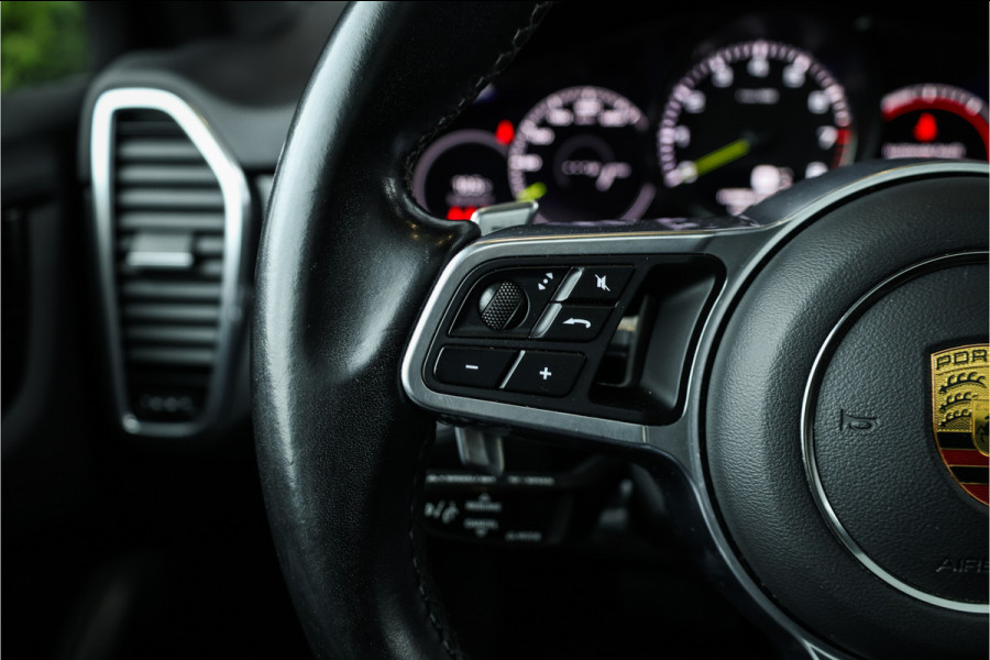 Porsche Cayenne Coupé 3.0 E-Hybrid - Sport Chrono + | Panorama | Stoelverwarming | Camera