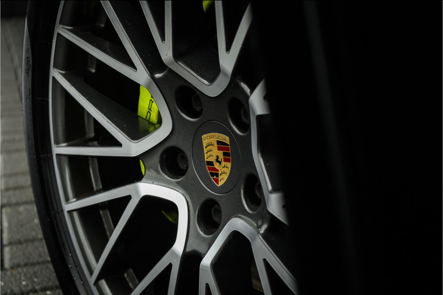 Porsche Cayenne Coupé 3.0 E-Hybrid - Sport Chrono + | Panorama | Stoelverwarming | Camera