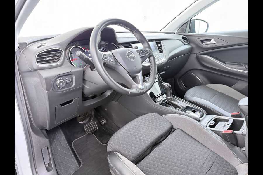 Opel Grandland X T 131PK AUT-8 Trekhaak Navi Camera Ecc Apple Carplay Android Auto Pdc Business Executive Elek.Achterklep Bi-Coulour AGR-Comfort Stoel Lane Assist Isofix Lmv Zwart Dak Keyless Origineel Nederlandse Auto