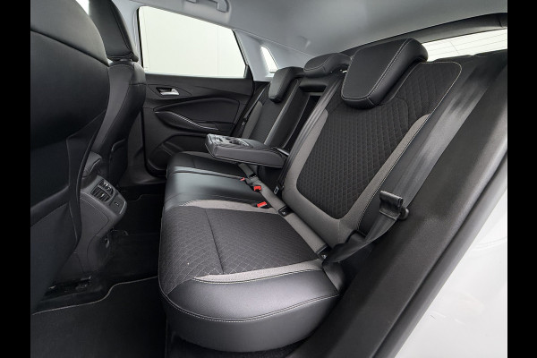 Opel Grandland X T 131PK AUT-8 Trekhaak Navi Camera Ecc Apple Carplay Android Auto Pdc Business Executive Elek.Achterklep Bi-Coulour AGR-Comfort Stoel Lane Assist Isofix Lmv Zwart Dak Keyless Origineel Nederlandse Auto
