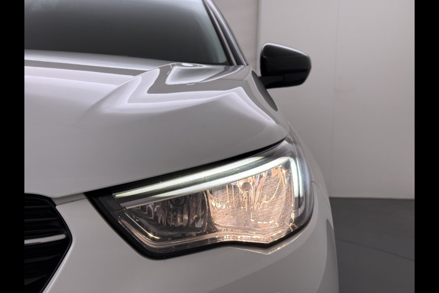 Opel Grandland X T 131PK AUT-8 Trekhaak Navi Camera Ecc Apple Carplay Android Auto Pdc Business Executive Elek.Achterklep Bi-Coulour AGR-Comfort Stoel Lane Assist Isofix Lmv Zwart Dak Keyless Origineel Nederlandse Auto