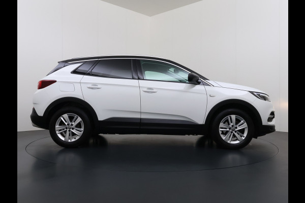 Opel Grandland X T 131PK AUT-8 Trekhaak Navi Camera Ecc Apple Carplay Android Auto Pdc Business Executive Elek.Achterklep Bi-Coulour AGR-Comfort Stoel Lane Assist Isofix Lmv Zwart Dak Keyless Origineel Nederlandse Auto