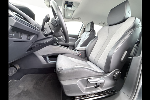 Škoda ENYAQ iV 80 Trekhaak Adap.Cruise 3 Fase Warmtepomp Camera Apple Carplay/Android Auto Navi Ecc Pdc Assistentie+Climate Pakket Led Lmv Stoel+Stuurverwarming Lane Assist File Assistent Bluetooth Isofix Keyless-go Connected services Dodehoek detector 1e Eigenaar Origineel Nederlandse Auto 1.000KG Trekgewicht