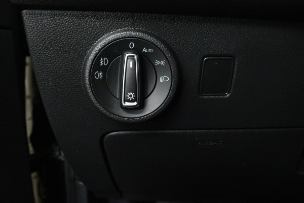 Seat Ateca 1.5 TSI Style Business Intense (PANORAMADAK, TREKHAAK WEGKLAPBAAR, CARPLAY, ACHTERUITRIJCAMERA, CRUISE ADAPTIEF)