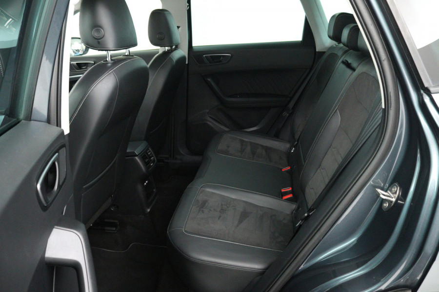 Seat Ateca 1.5 TSI Style Business Intense (PANORAMADAK, TREKHAAK WEGKLAPBAAR, CARPLAY, ACHTERUITRIJCAMERA, CRUISE ADAPTIEF)