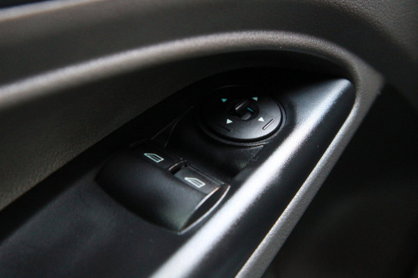 Ford Transit Connect 1.5 EcoBlue L2 Trend / Camera / Trekhaak / Sync 3 / 3 zits