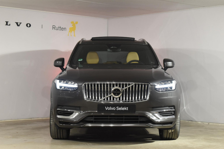 Volvo XC90 T8 455PK Recharge AWD Ultimate Bright / Luchtvering / Bowers & Wilkins / Schuif-kanteldak / 360 Camera / Head Up Display / Nappaleder met ventilatie / Massagefunctie / Gelamineerde zijruiten / 22'' Velgen / Trekhaak /  Stoelverwarming / Stuurverwarming