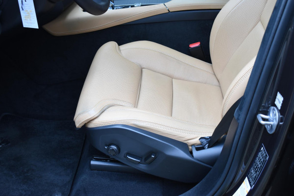 Volvo XC90 T8 455PK Recharge AWD Ultimate Bright / Luchtvering / Bowers & Wilkins / Schuif-kanteldak / 360 Camera / Head Up Display / Nappaleder met ventilatie / Massagefunctie / Gelamineerde zijruiten / 22'' Velgen / Trekhaak /  Stoelverwarming / Stuurverwarming