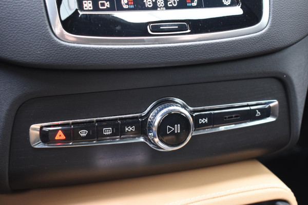Volvo XC90 T8 455PK Recharge AWD Ultimate Bright / Luchtvering / Bowers & Wilkins / Schuif-kanteldak / 360 Camera / Head Up Display / Nappaleder met ventilatie / Massagefunctie / Gelamineerde zijruiten / 22'' Velgen / Trekhaak /  Stoelverwarming / Stuurverwarming