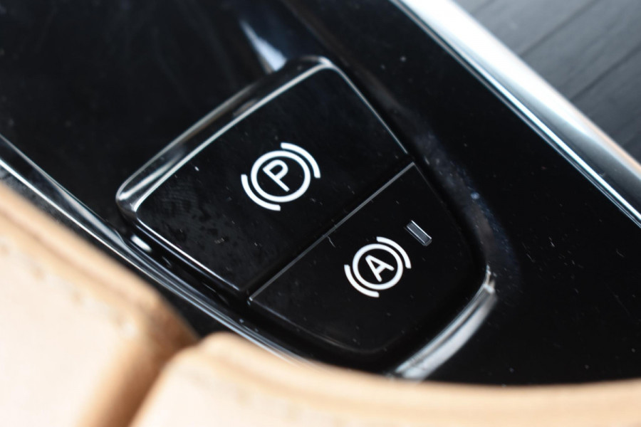 Volvo XC90 T8 455PK Recharge AWD Ultimate Bright / Luchtvering / Bowers & Wilkins / Schuif-kanteldak / 360 Camera / Head Up Display / Nappaleder met ventilatie / Massagefunctie / Gelamineerde zijruiten / 22'' Velgen / Trekhaak /  Stoelverwarming / Stuurverwarming