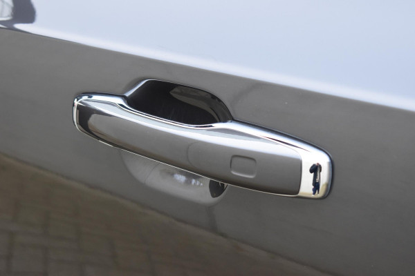 Volvo XC90 T8 455PK Recharge AWD Ultimate Bright / Luchtvering / Bowers & Wilkins / Schuif-kanteldak / 360 Camera / Head Up Display / Nappaleder met ventilatie / Massagefunctie / Gelamineerde zijruiten / 22'' Velgen / Trekhaak /  Stoelverwarming / Stuurverwarming